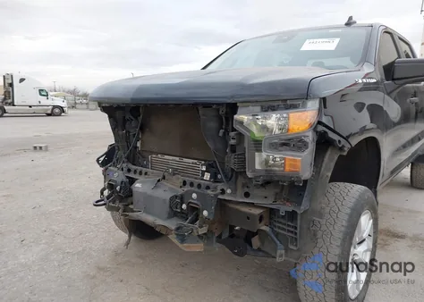 2022 Chevrolet Silverado 1500 2Wd Short Bed Custom z USA, uszkodzony, nr VIN 1GCPABEK1NZ558332